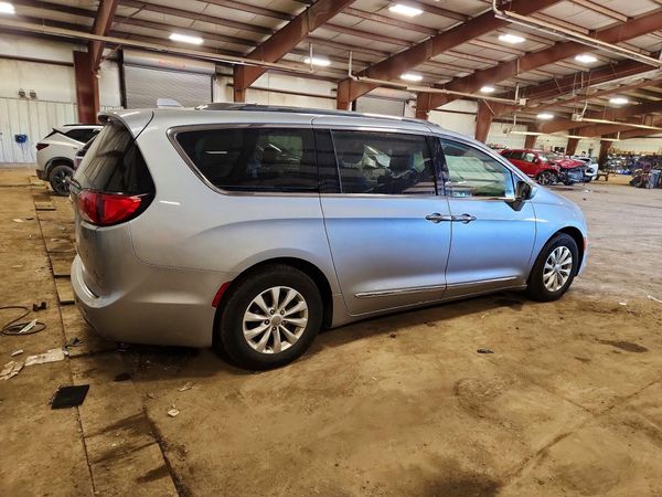 2018 CHRYSLER PACIFICA Touring L — PSRA