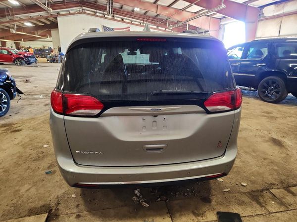 2018 CHRYSLER PACIFICA Touring L — DIRR