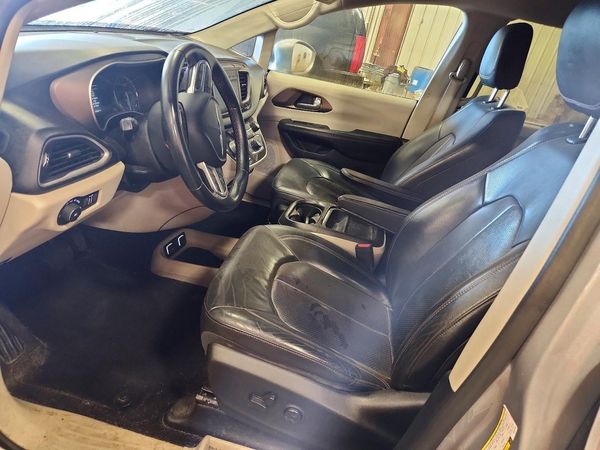 2018 CHRYSLER PACIFICA Touring L — DENT