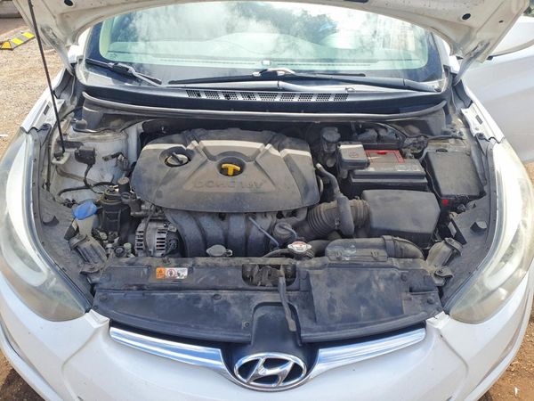 2016 HYUNDAI ELANTRA — Engine bay