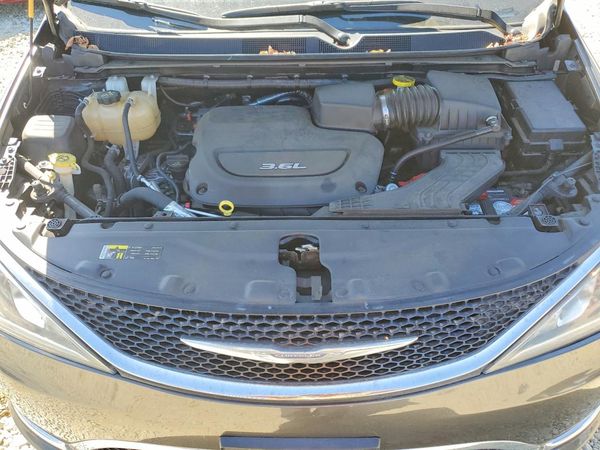 2017 CHRYSLER PACIFICA Touring L — Engine bay