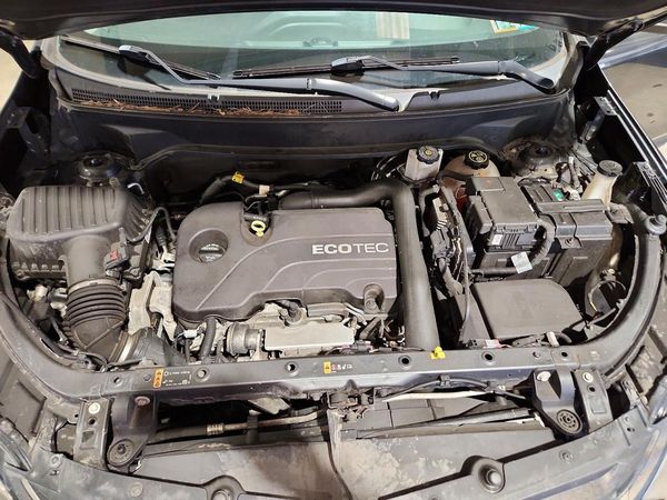 2018 CHEVROLET EQUINOX LS — Engine bay
