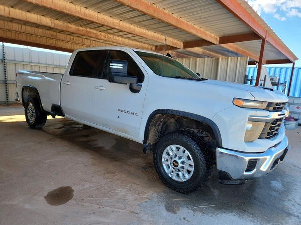 2024 CHEVROLET SILVERADO LT — Passenger 3/4