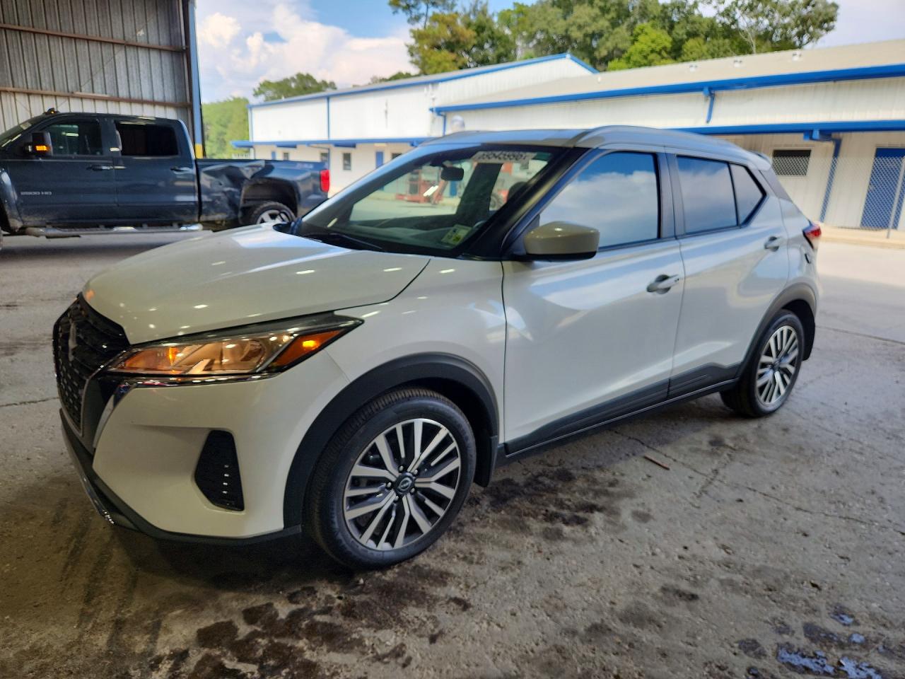 2023 NISSAN KICKS SV — Front 3/4