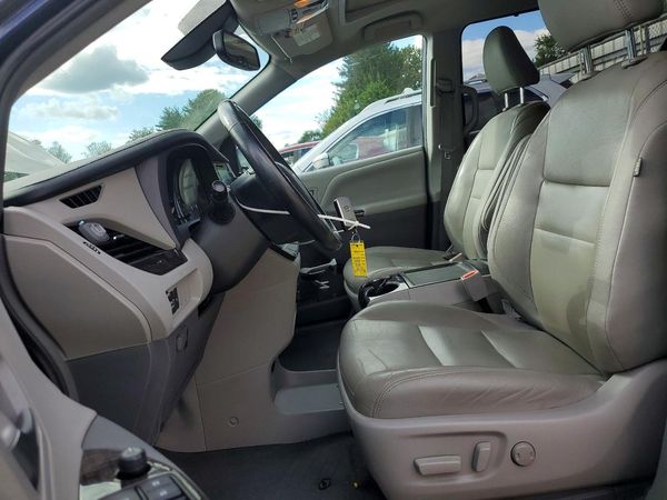 2019 TOYOTA SIENNA — DENT