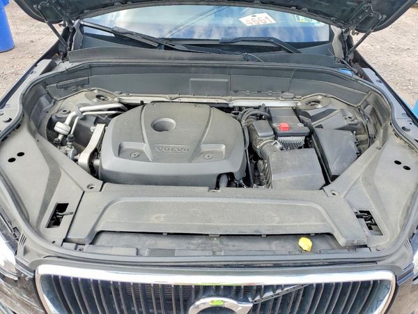 2017 VOLVO XC90 — Engine bay