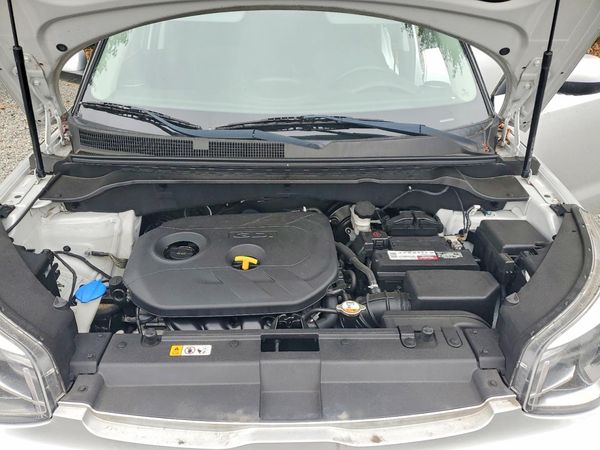 2018 KIA SOUL — Engine bay