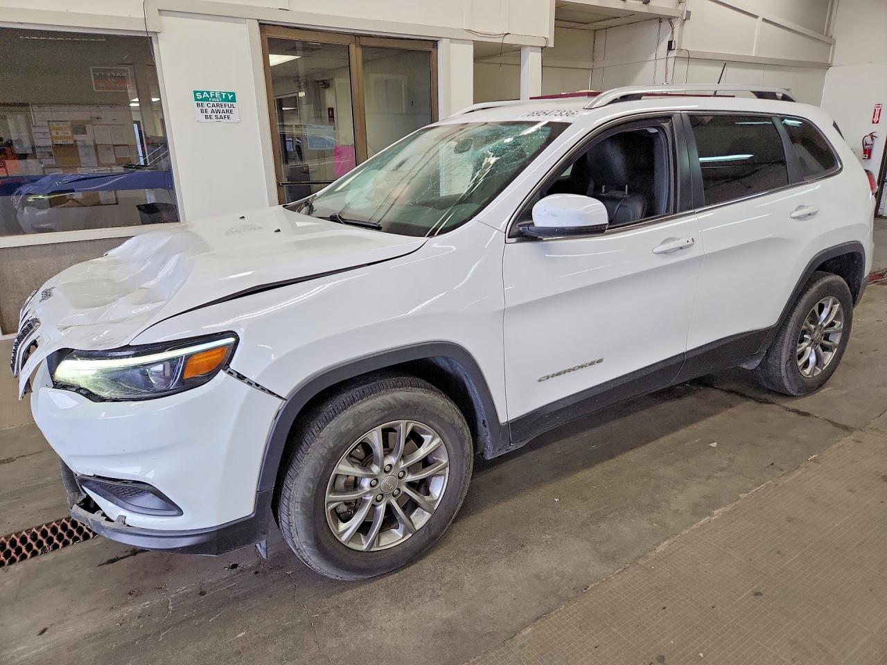 2019 JEEP CHEROKEE LATITUDE PLUS 4X4 — Front 3/4