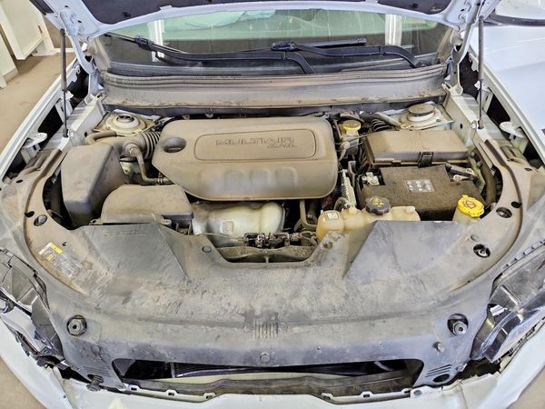 2019 JEEP CHEROKEE LATITUDE PLUS 4X4 — Engine bay