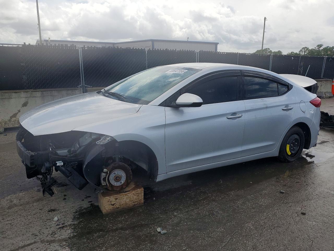 2018 HYUNDAI ELANTRA — Front 3/4