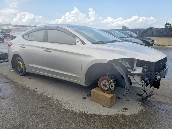 2018 HYUNDAI ELANTRA — Passenger 3/4