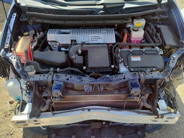 2013 TOYOTA PRIUS — Engine bay