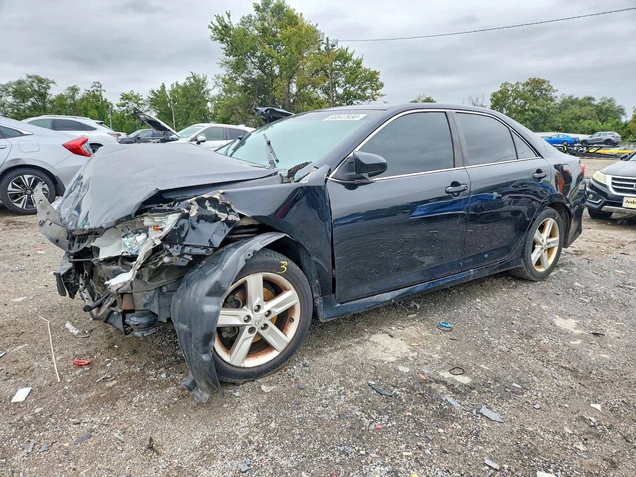 2014 TOYOTA CAMRY — Front 3/4