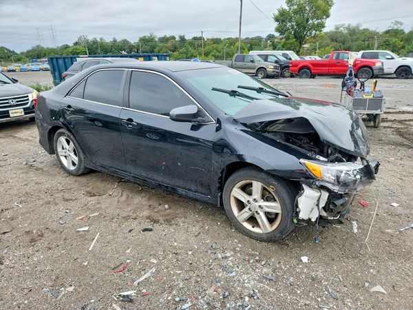 2014 TOYOTA CAMRY — Passenger 3/4