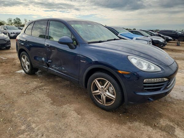 2012 PORSCHE CAYENNE — Passenger 3/4