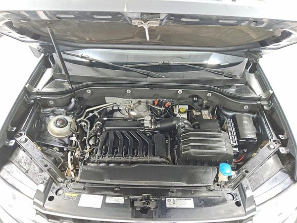 2018 VOLKSWAGEN ATLAS SEL — Engine bay