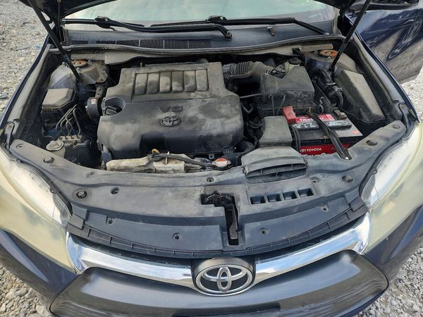 2016 TOYOTA CAMRY — Engine bay