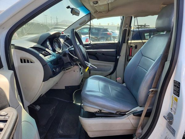 2017 DODGE GRAND CARAVAN SE, SXT, Express — DENT