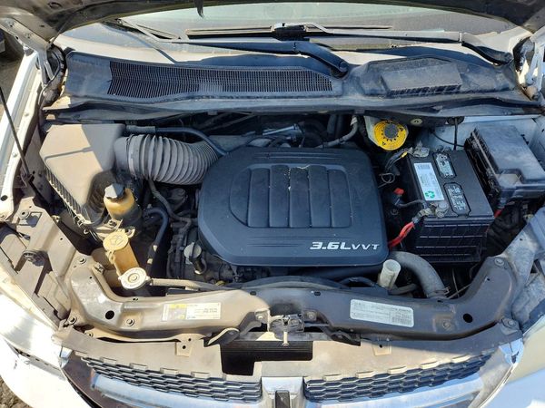 2017 DODGE GRAND CARAVAN SE, SXT, Express — Engine bay
