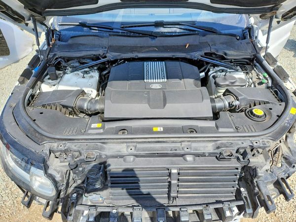 2017 LAND ROVER RANGE ROVER SPORT — Engine bay
