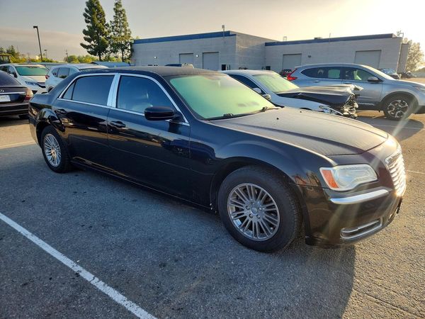 2013 CHRYSLER 300 Base/Limited — Passenger 3/4