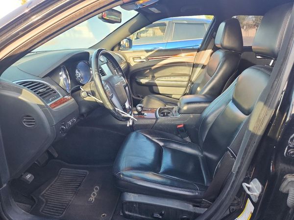 2013 CHRYSLER 300 Base/Limited — DENT