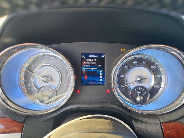 2013 CHRYSLER 300 Base/Limited — ODOM