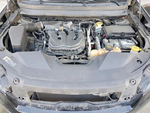 2019 JEEP CHEROKEE — Engine bay
