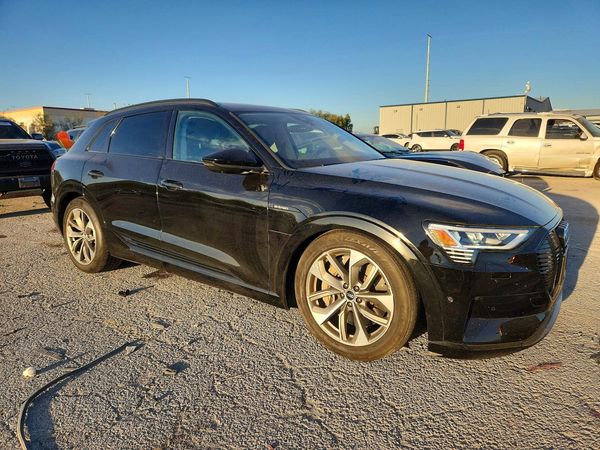 2021 AUDI E-TRON — Passenger 3/4