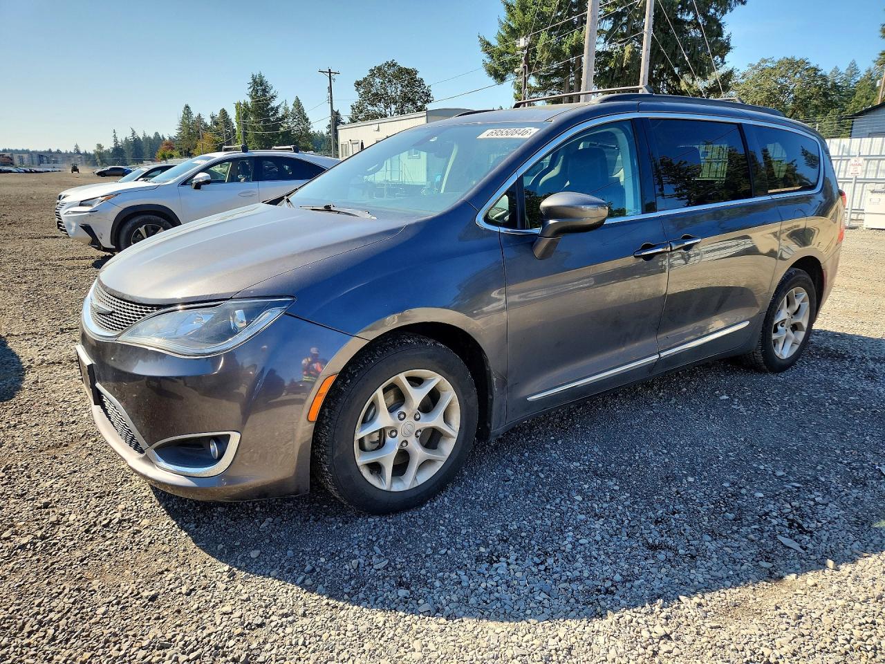 2017 CHRYSLER PACIFICA — Front 3/4