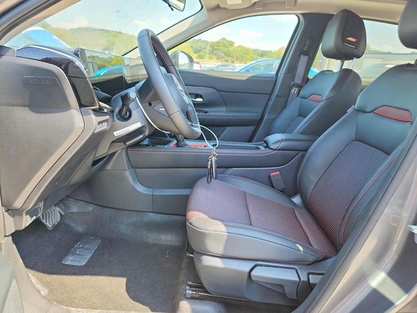 2019 NISSAN KICKS — DENT