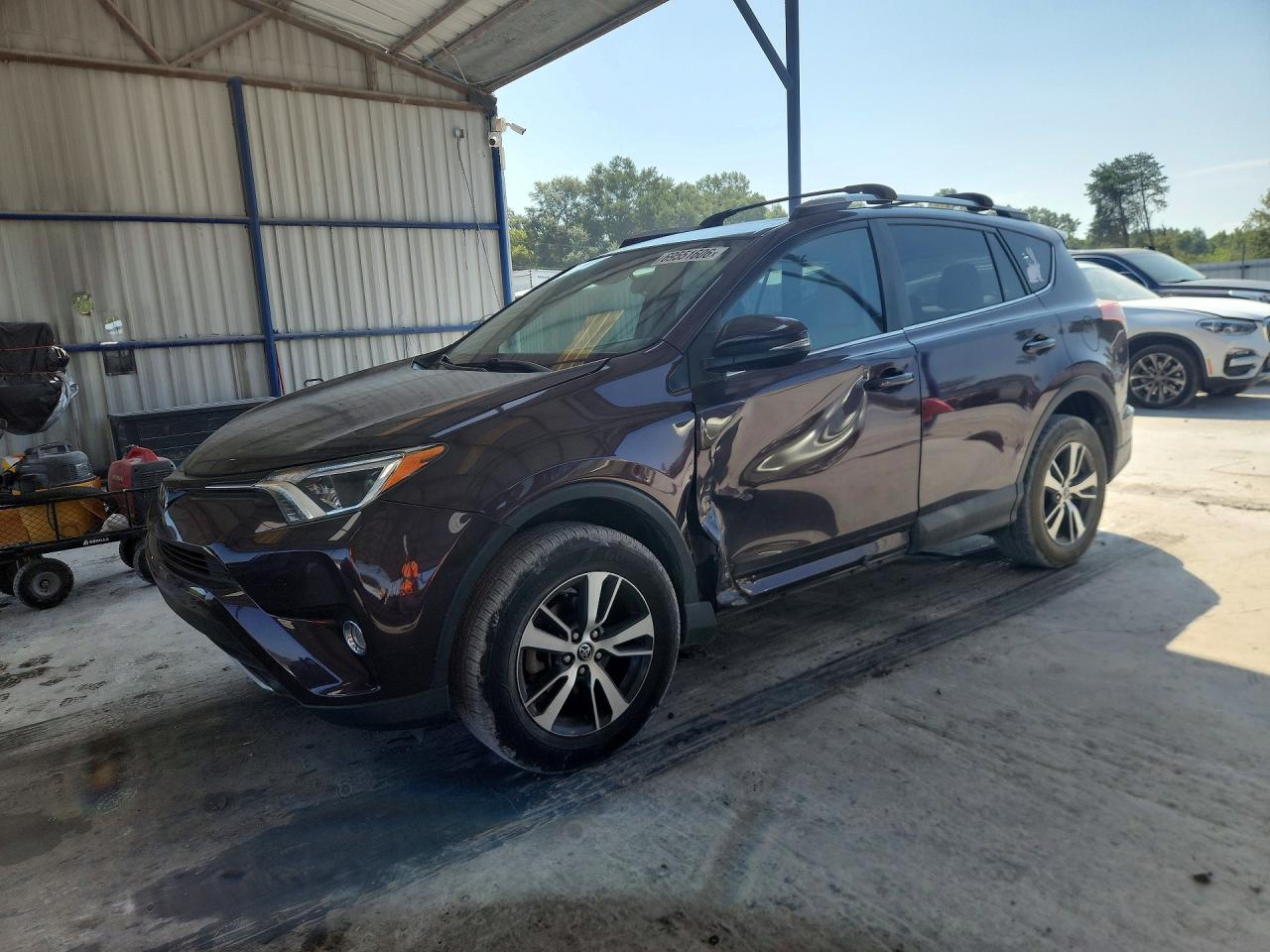 2018 TOYOTA RAV4 — Front 3/4