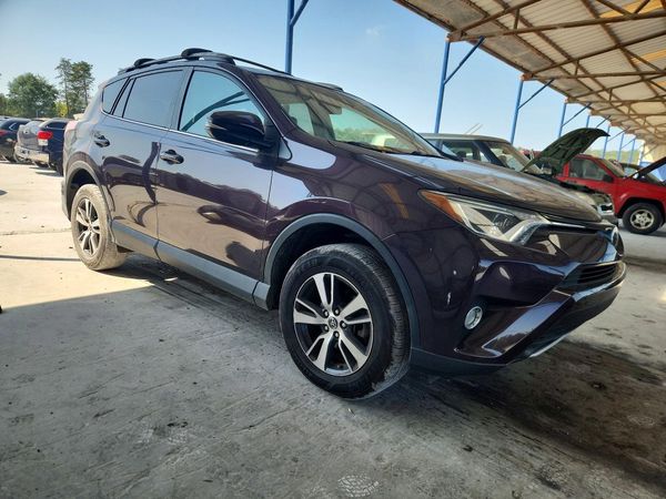 2018 TOYOTA RAV4 — Passenger 3/4