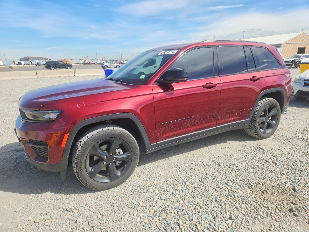 2022 JEEP GRAND CHEROKEE — Front 3/4