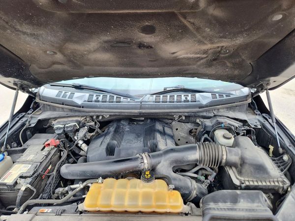 2018 FORD F150 — Engine bay