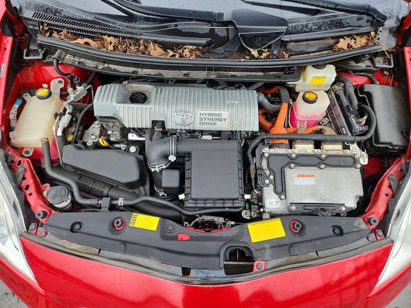 2012 TOYOTA PRIUS — Engine bay