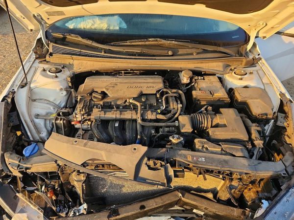 2021 HYUNDAI ELANTRA Blue — Engine bay