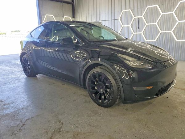 2023 TESLA MODEL Y — Passenger 3/4