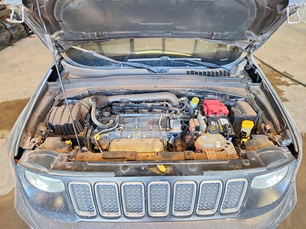 2019 JEEP RENEGADE Sport — Engine bay