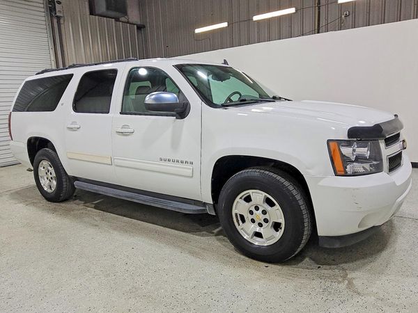 2012 CHEVROLET SUBURBAN LT — Passenger 3/4