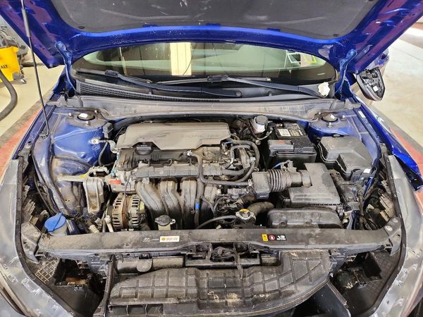 2021 HYUNDAI ELANTRA SEL — Engine bay