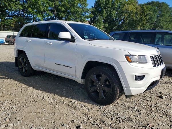 2015 JEEP GRAND CHEROKEE Laredo — Passenger 3/4