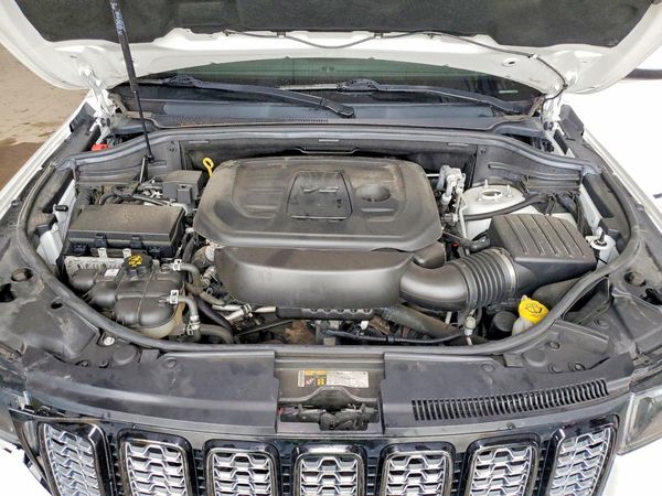 2019 JEEP GRAND CHEROKEE LAREDO 4X4 — Engine bay