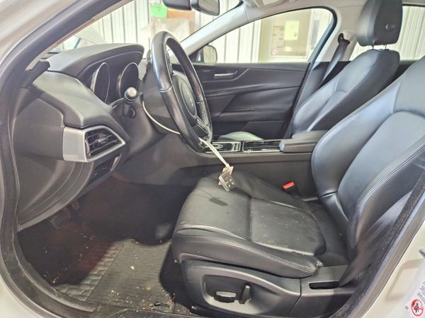 2017 JAGUAR XE — DENT