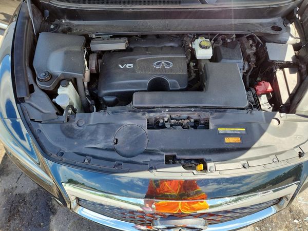 2018 INFINITI QX60 — Engine bay