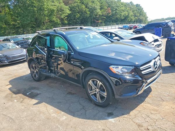 2017 MERCEDES-BENZ GLC — Passenger 3/4