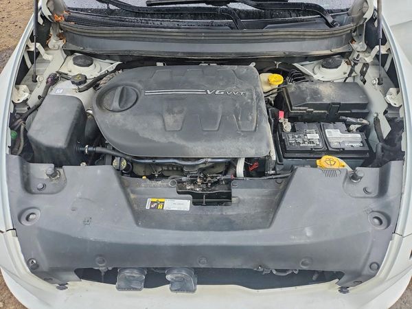 2017 JEEP CHEROKEE — Engine bay
