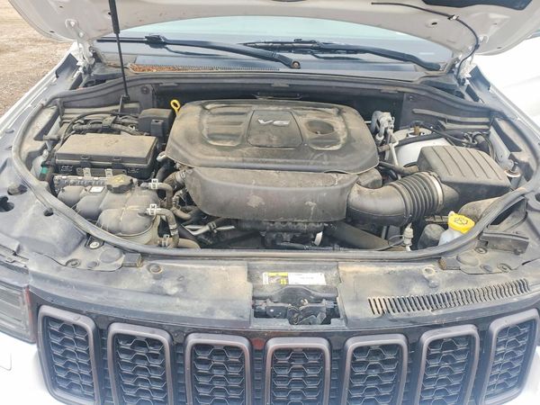 2018 JEEP GRAND CHEROKEE — Engine bay
