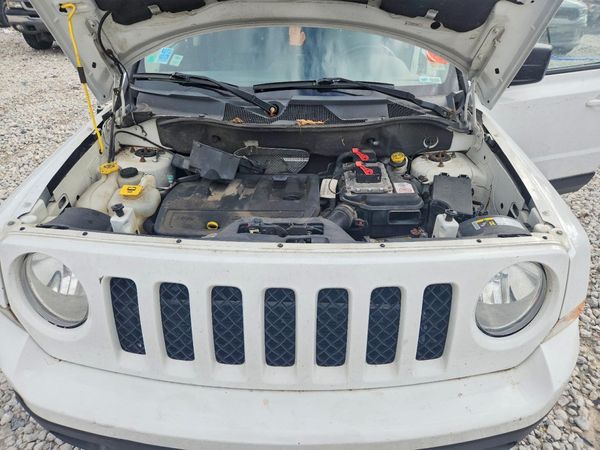 2015 JEEP PATRIOT Limited — Engine bay