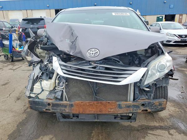 2012 TOYOTA SIENNA — DIRF